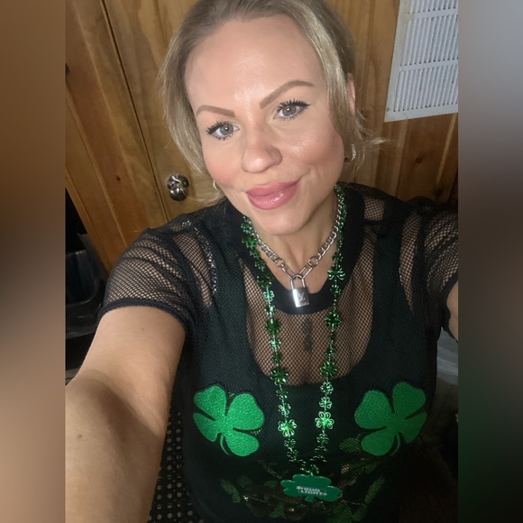 Hiiii…Welcome to my closet!!!! - Picture 2 of 16